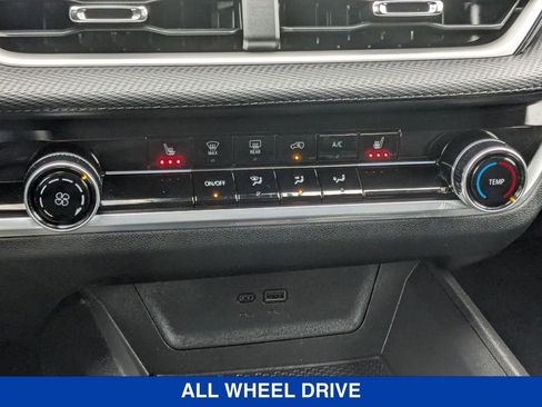 Used 2025 Chevrolet Equinox LT image 25