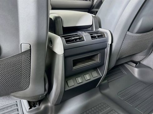 Used 2026 Land Rover Defender 110 X-Dynamic SE AWD/4WD image 16