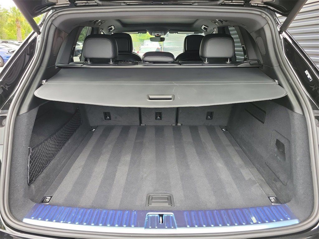 Certified 2025 Porsche Cayenne AWD/4WD image 17