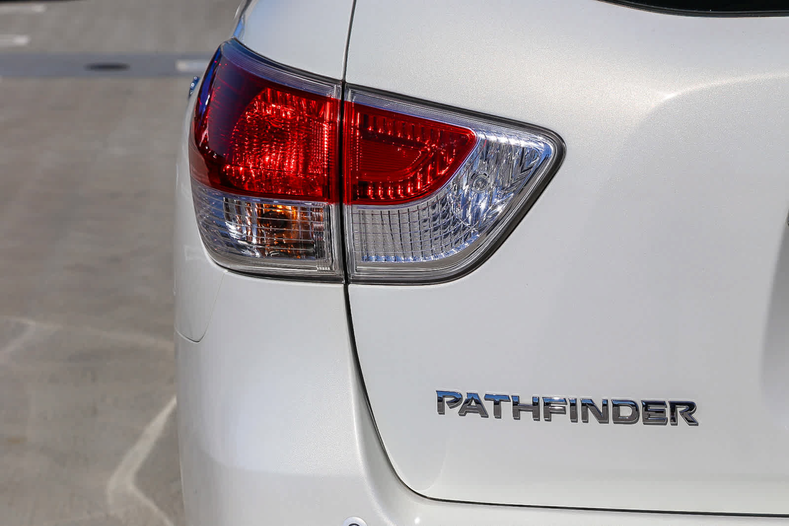 Used 2013 Nissan Pathfinder Platinum FWD image 8