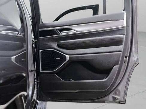 Used 2025 Jeep Wagoneer Series II w/ 8-Passenger Seating Package image 36