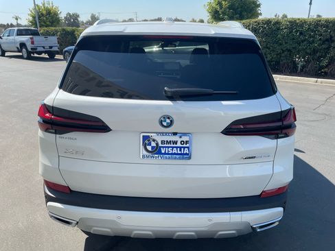 New 2026 BMW X5 xDrive50e w/ Climate Comfort Package image 4