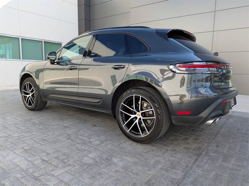Used 2025 Porsche Macan Base image 6