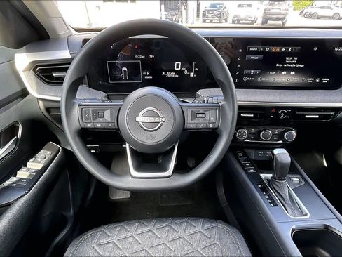 Used 2025 Nissan Kicks SV FWD image 6