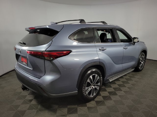 Used 2021 Toyota Highlander XLE FWD image 8
