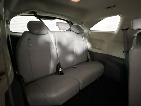Certified 2024 Toyota Sienna XLE FWD image 38
