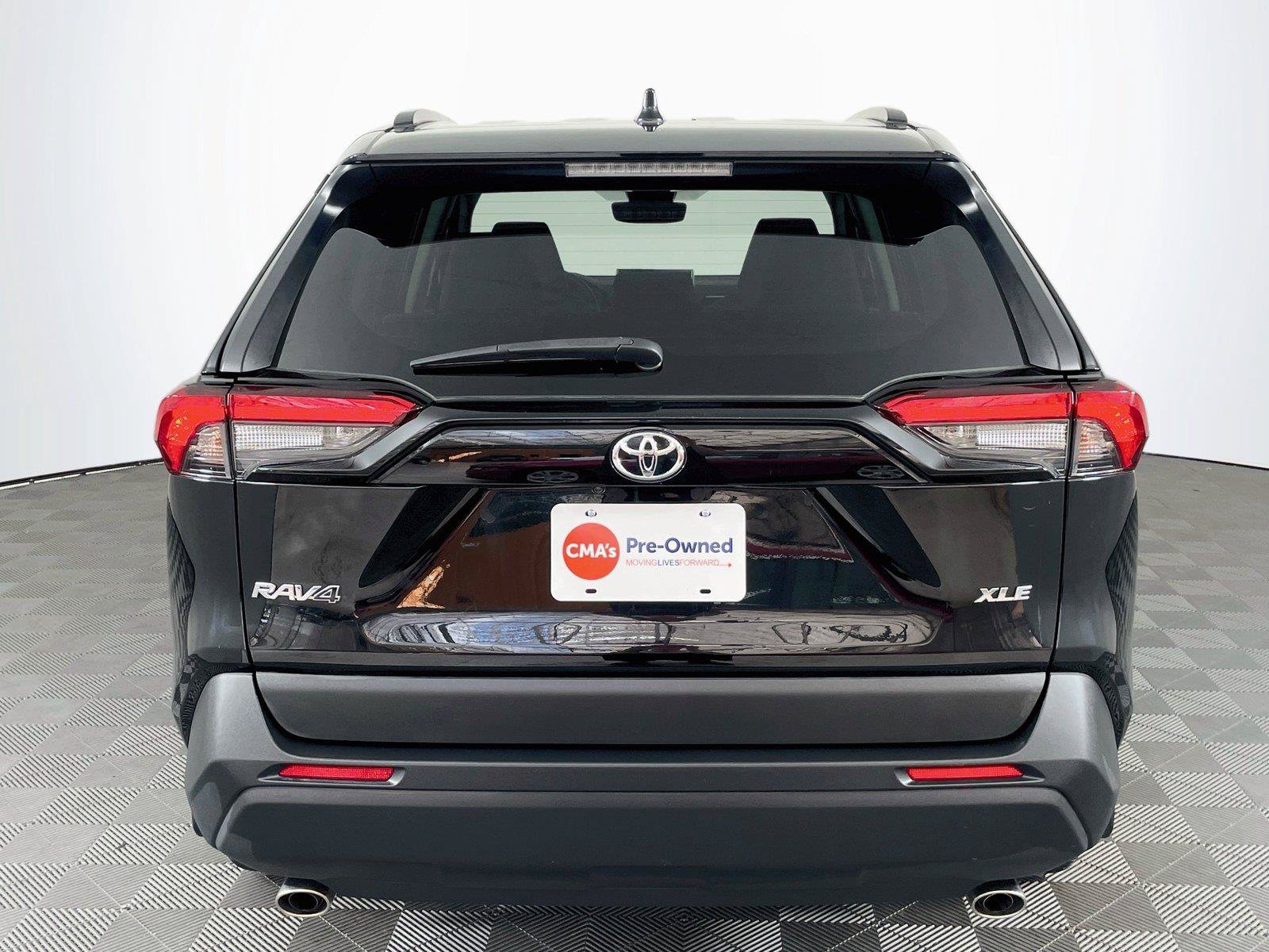 Used 2024 Toyota RAV4 XLE w/ Convenience Package FWD image 7
