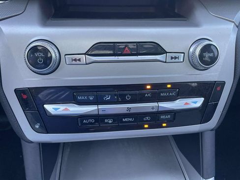 Used 2022 Ford Explorer XLT w/ Equipment Group 202A RWD image 28