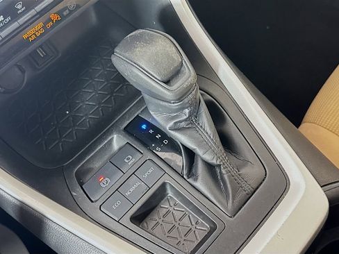 Used 2022 Toyota RAV4 LE image 20