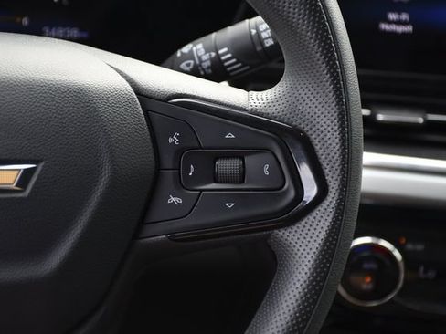 Used 2024 Chevrolet Trax LT FWD image 9