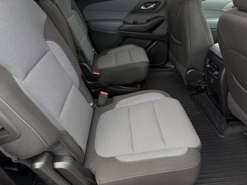 Used 2021 Chevrolet Traverse LT FWD image 25