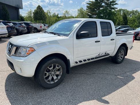 Used 2020 Nissan Frontier SV AWD/4WD image 3