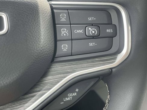 Used 2024 Jeep Wagoneer Series II w/ Flexible Seating Group RWD image 20