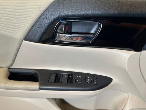 Used 2017 Honda Accord LX image 18