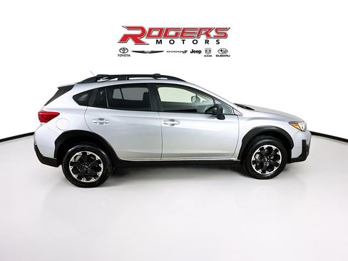 Certified 2022 Subaru Crosstrek 2.0i image 9