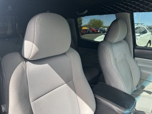 Used 2014 Toyota Tacoma w/ TRD Off-Road Package image 28