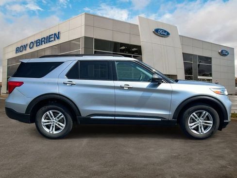 Certified 2024 Ford Explorer XLT AWD/4WD image 6