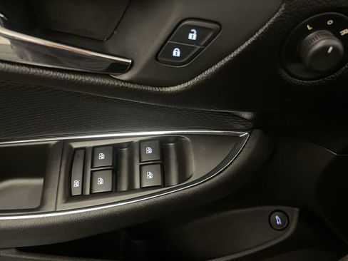 Used 2018 Chevrolet Cruze LT w/ Convenience Package FWD image 16