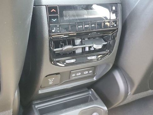 New 2026 Jeep Grand Cherokee L Limited w/ Limited Altitude Package AWD/4WD image 13