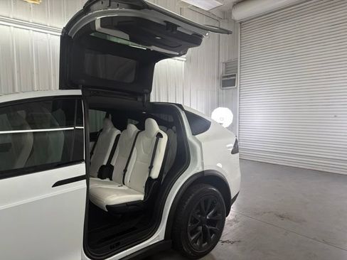 Used 2022 Tesla Model X AWD/4WD image 14