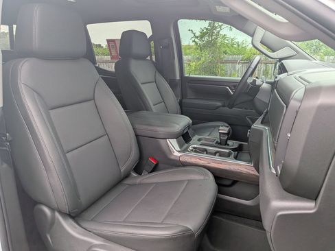 Used 2026 GMC Sierra 1500 SLT w/ SLT Premium Plus Package AWD/4WD image 32