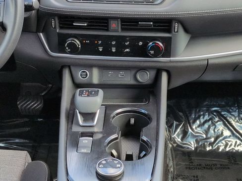 Used 2021 Nissan Rogue S AWD/4WD image 19
