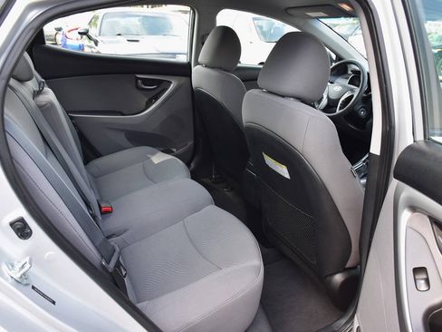 Used 2015 Hyundai Elantra SE w/ Option Group 02 FWD image 13