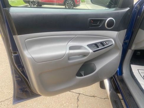 Used 2014 Toyota Tacoma PreRunner w/ SR5 Package RWD image 13