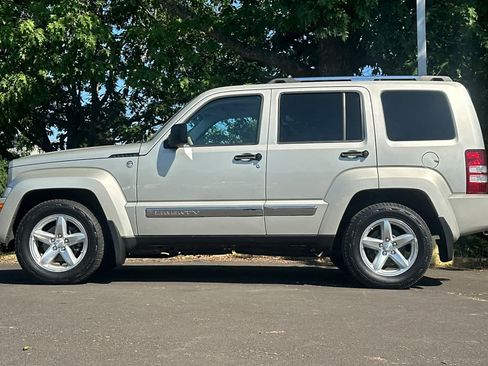 Used 2008 Jeep Liberty Limited w/ Premium Group AWD/4WD image 5