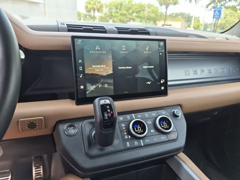 Certified 2025 Land Rover Defender 110 X AWD/4WD image 29