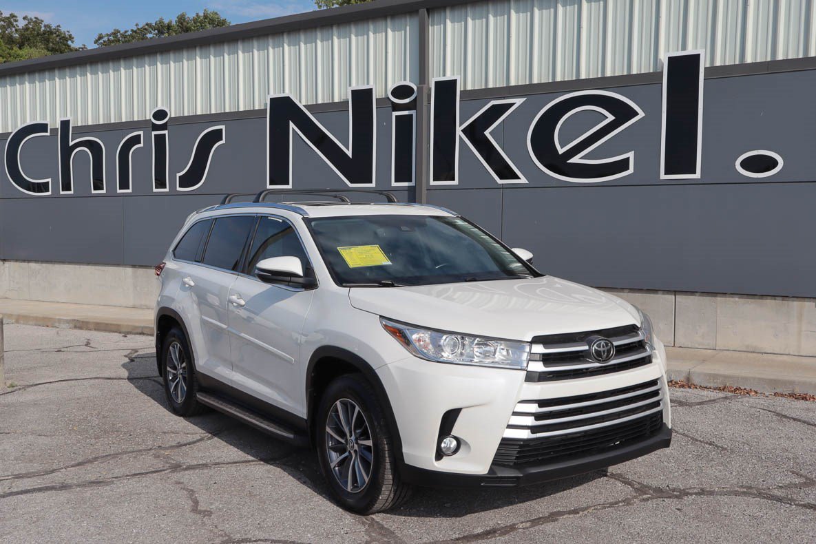 Used 2019 Toyota Highlander XLE AWD/4WD image 1