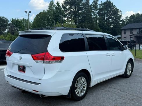 Used 2013 Toyota Sienna XLE FWD image 8