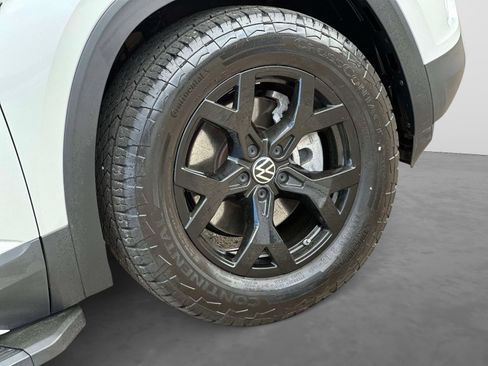 Used 2024 Volkswagen Atlas Peak Edition SEL AWD/4WD image 7