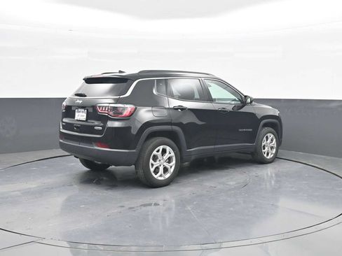 Used 2024 Jeep Compass Latitude AWD/4WD image 8