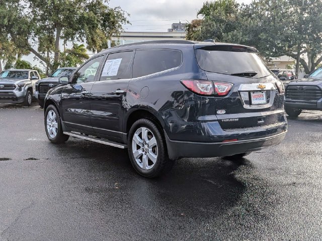 Used 2017 Chevrolet Traverse LT w/ Style and Technology Package FWD image 5