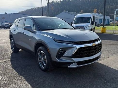 Used 2024 Chevrolet Blazer LT image 3