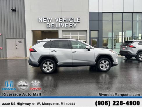 Used 2025 Toyota RAV4 XLE AWD/4WD image 10
