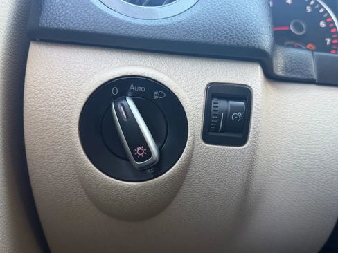 Used 2016 Volkswagen Tiguan S image 19