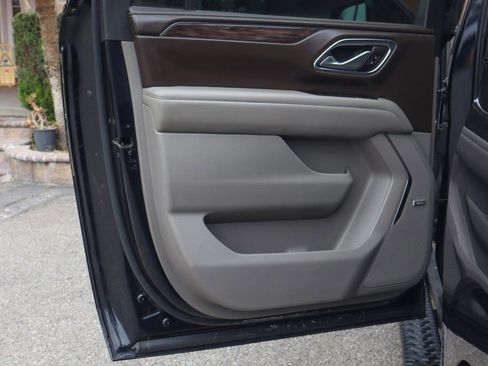 Used 2022 Chevrolet Suburban Z71 w/ Luxury Package image 37