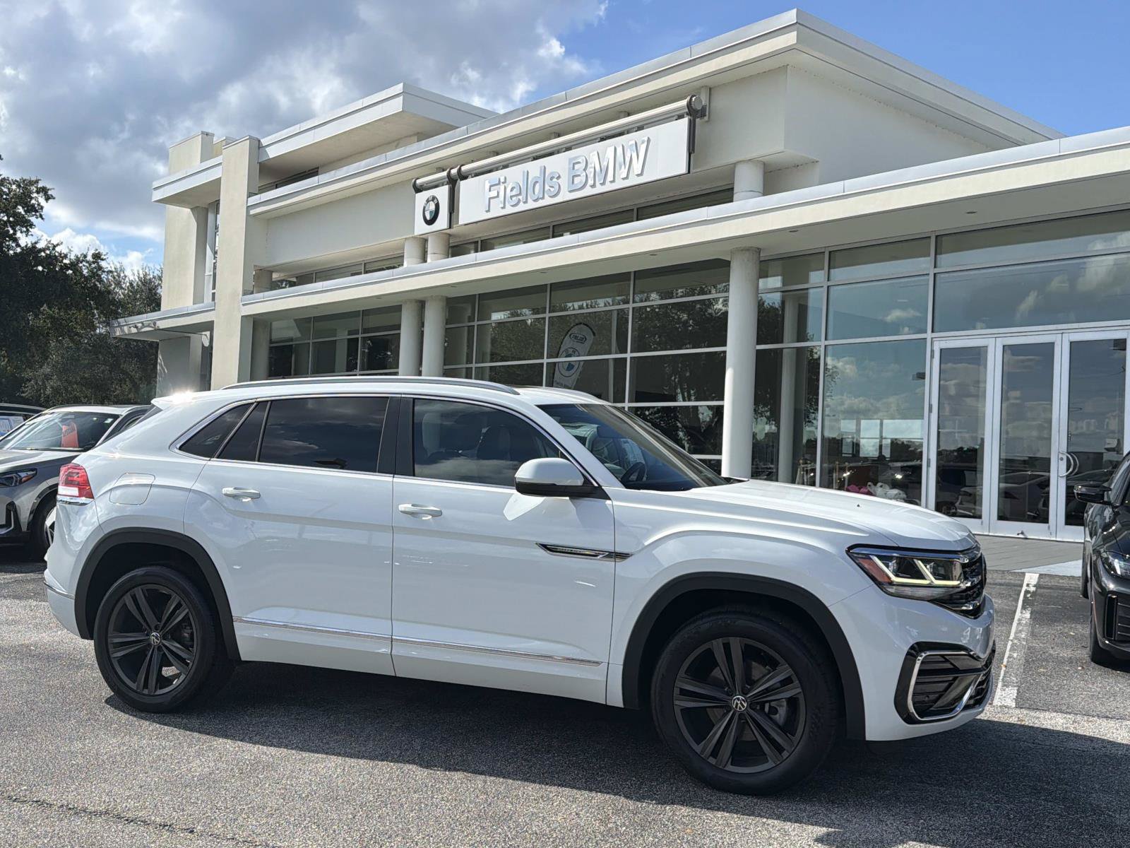 Used 2022 Volkswagen Atlas Cross Sport SEL R-Line AWD/4WD image 1