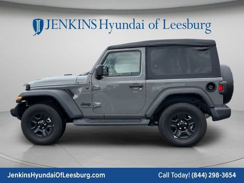 Used 2022 Jeep Wrangler Sport AWD/4WD image 9