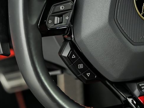 Used 2021 Lamborghini Huracan EVO RWD image 19