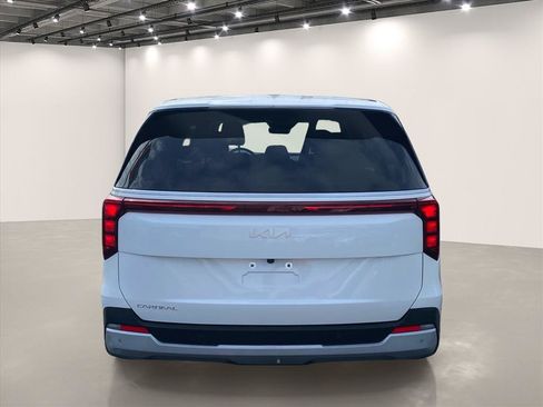 Certified 2025 Kia Carnival FWD image 7