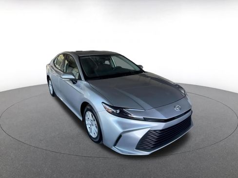 Used 2025 Toyota Camry LE image 3