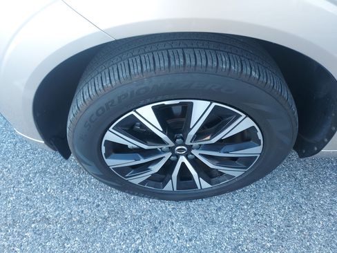 Used 2024 Volvo XC60 B5 Core w/ Climate Package image 9