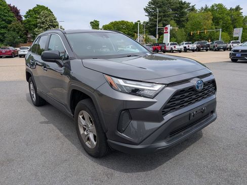 Used 2024 Toyota RAV4 LE AWD/4WD image 8