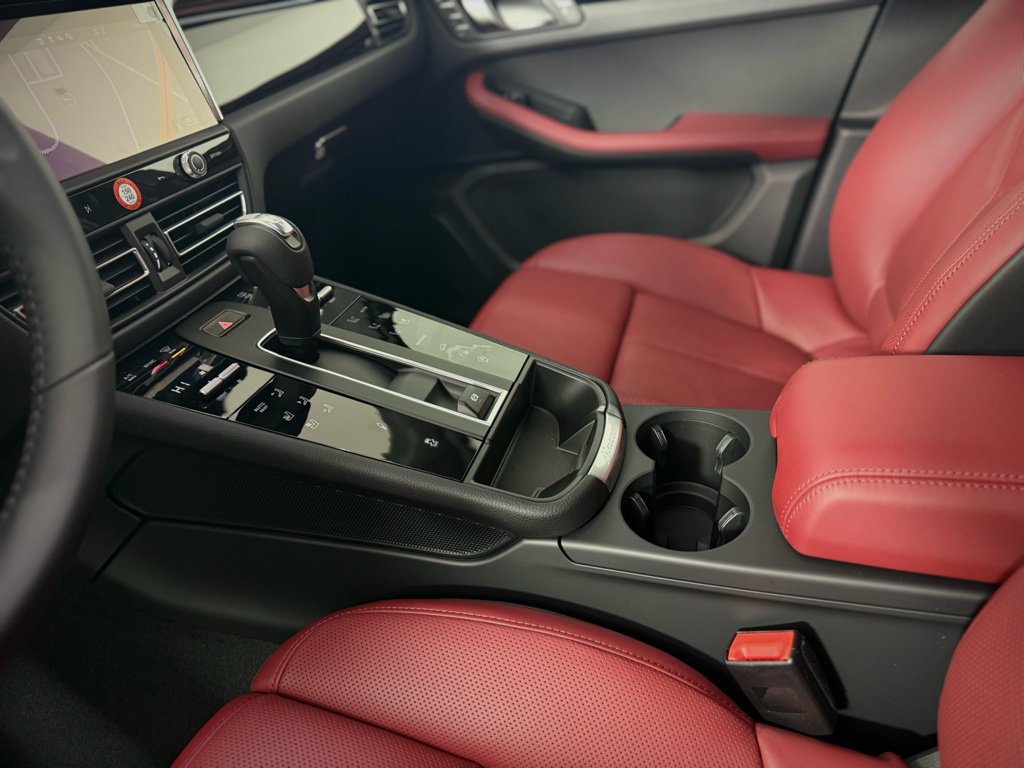 Certified 2026 Porsche Macan AWD/4WD image 23