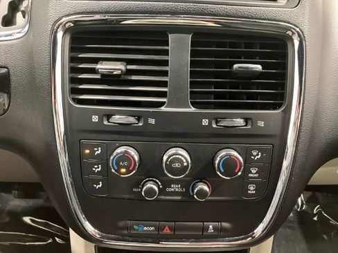 Used 2019 Dodge Grand Caravan SXT image 37