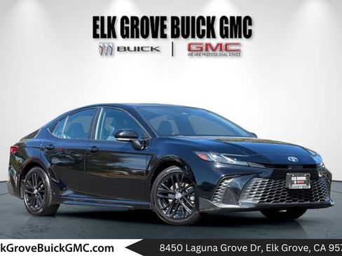 Used 2025 Toyota Camry SE FWD image 1
