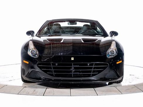 Used 2017 Ferrari California T image 12